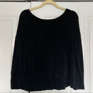 BRANDY MELVILLE VELOUR SWEATER✨